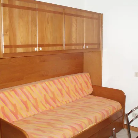 Cozy Flat 80 Metres From The - Beahost