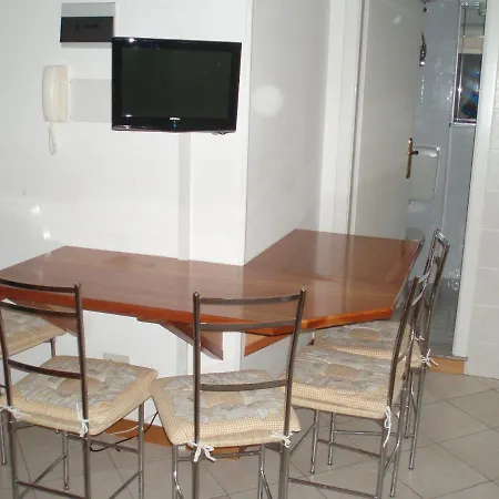 Apartment Cozy Flat 80 Metres From The - Beahost *