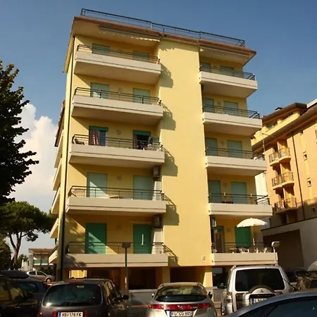 Cozy Flat 80 Metres From The - Beahost Apartment