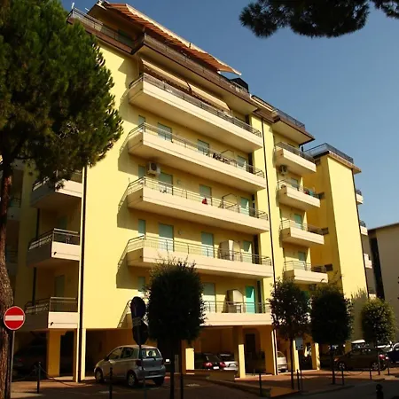 Apartment Cozy Flat 80 Metres From The - Beahost *