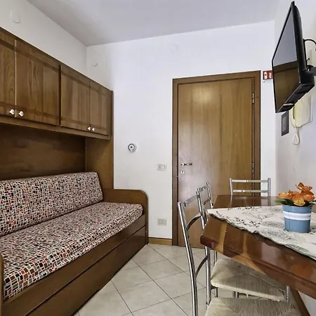 Cozy Flat 80 Metres From The - Beahost